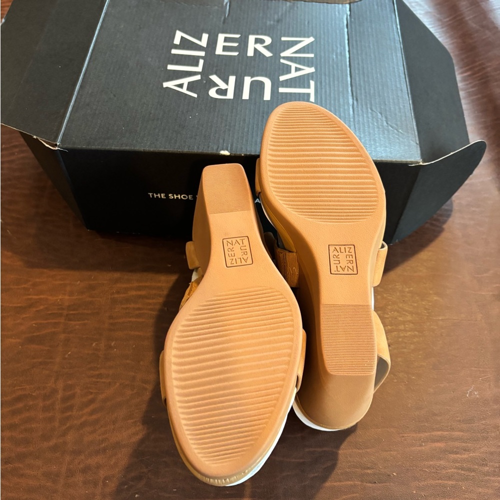 NIB-Naturalizer Brown Wedge Sandals for Women - Picture 9 of 16